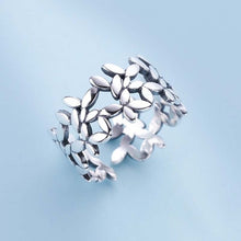 Load image into Gallery viewer, Classic Silver Leaf Ring
